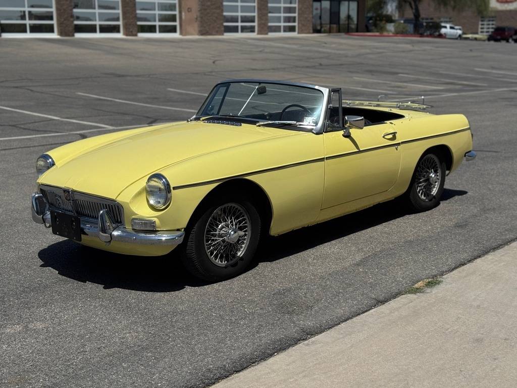 Mg-Mgb-roadster-1967-yellow-16