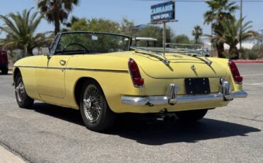 Mg-Mgb-roadster-1967-yellow-17