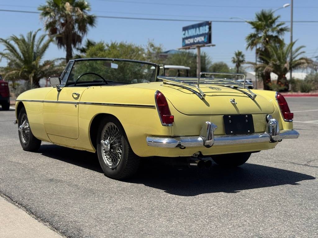 Mg-Mgb-roadster-1967-yellow-17