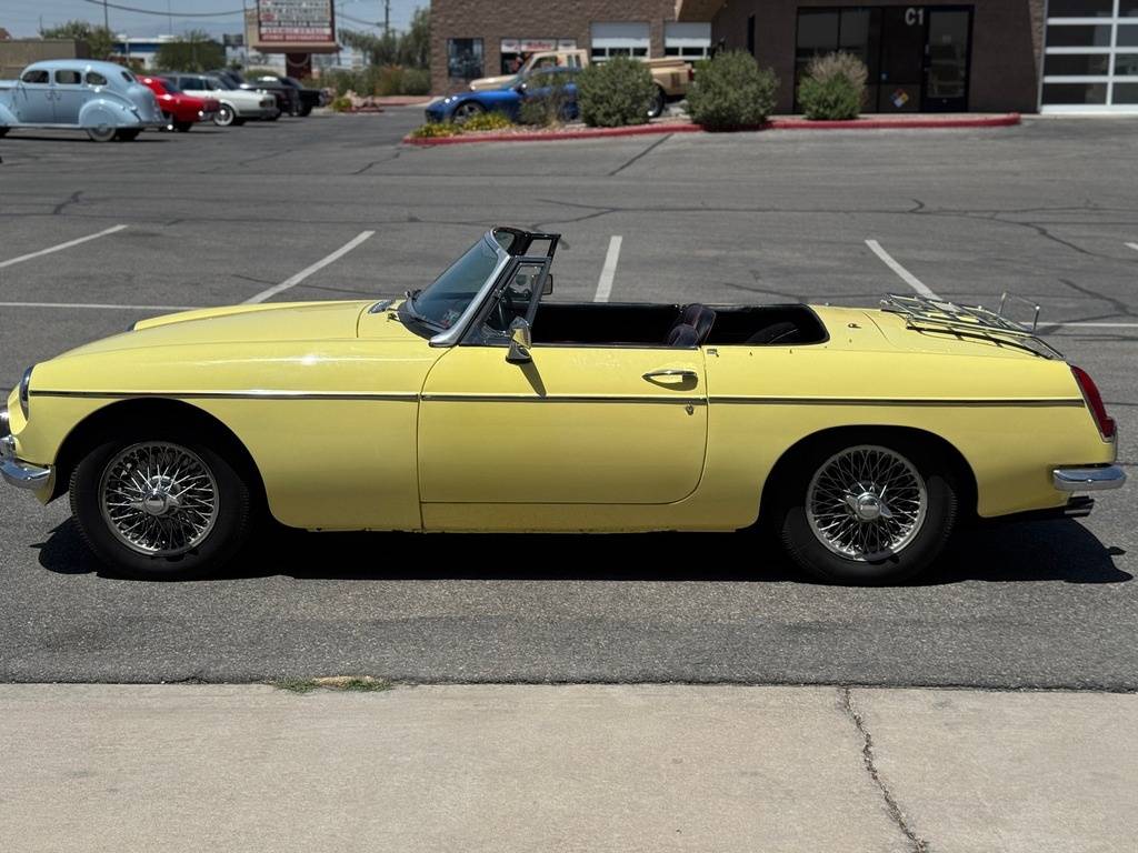 Mg-Mgb-roadster-1967-yellow-20