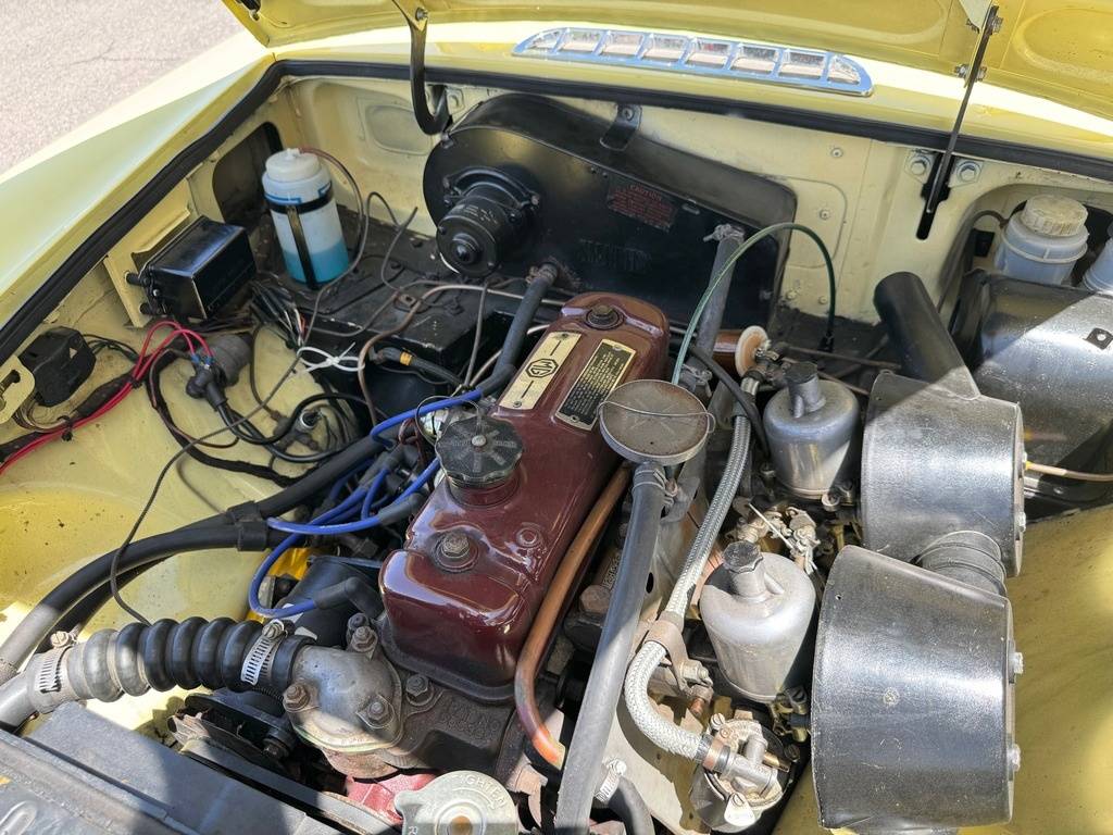 Mg-Mgb-roadster-1967-yellow-3