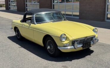 Mg-Mgb-roadster-1967-yellow-5