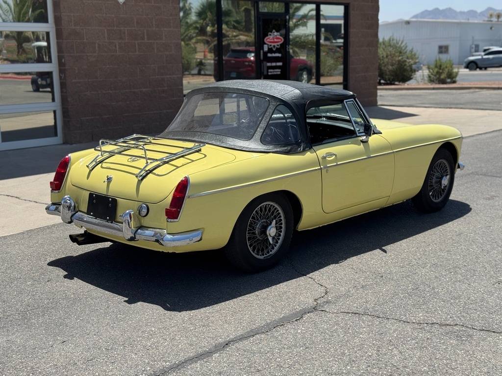Mg-Mgb-roadster-1967-yellow-6
