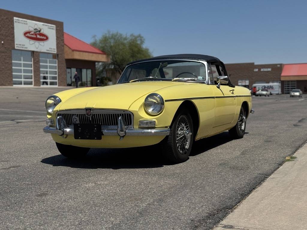 Mg-Mgb-roadster-1967-yellow-7