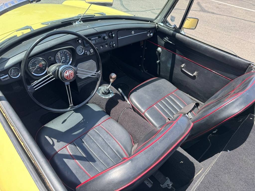 Mg-Mgb-roadster-1967-yellow