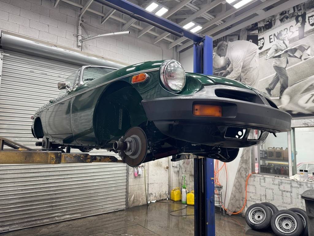 Mg-Mgb-roadster-1980-green-10