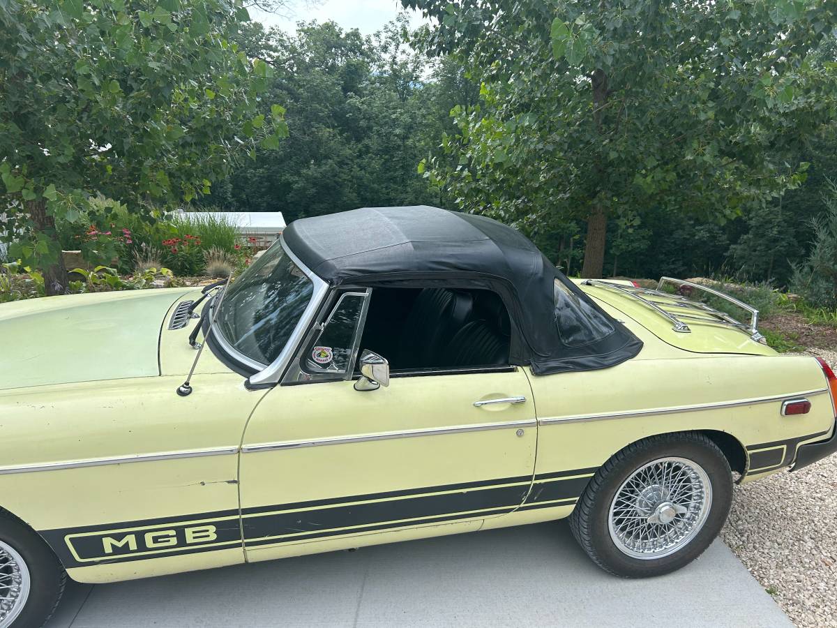Mg-mgb-1977-yellow-17
