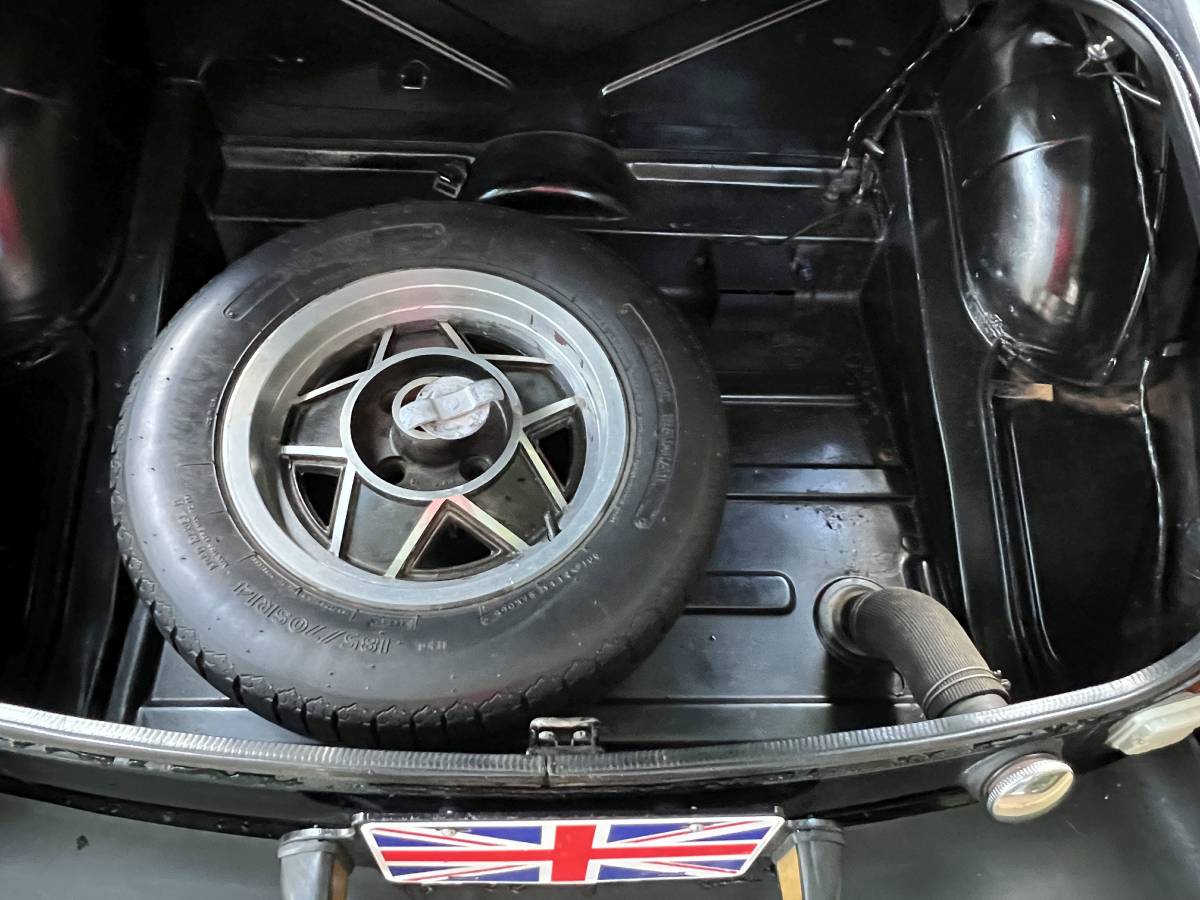 Mg-mgb-1980-black-12