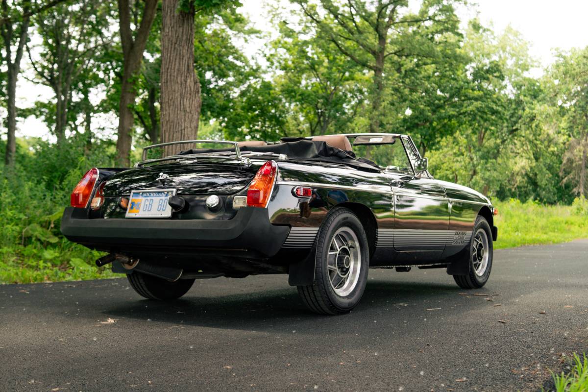 Mg-mgb-le-1980-black-3