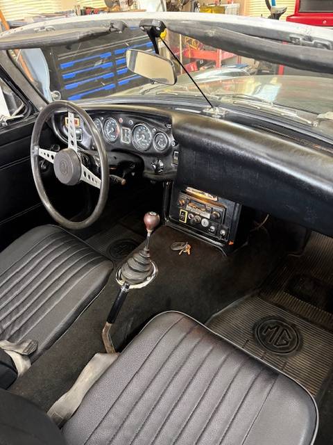 Mg-mgb-roadster-1971-green-10