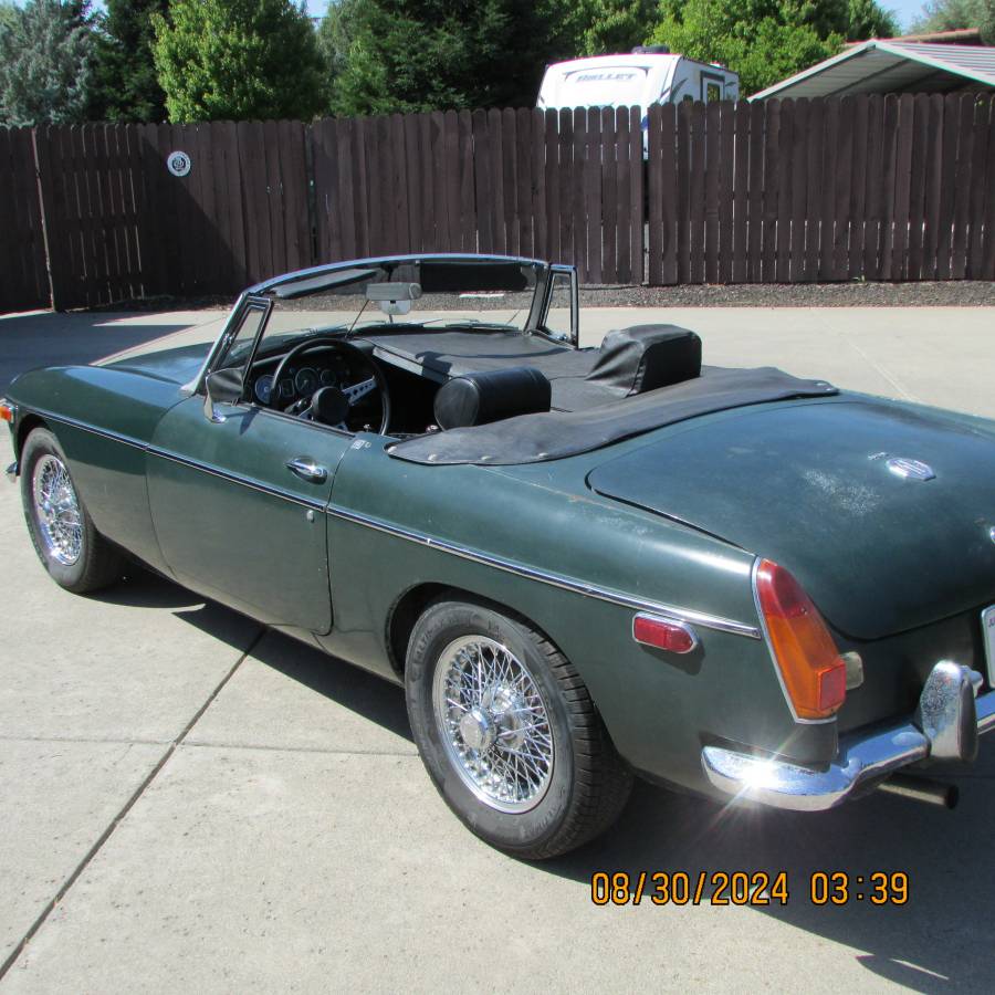 Mg-mgb-roadster-1971-green-3