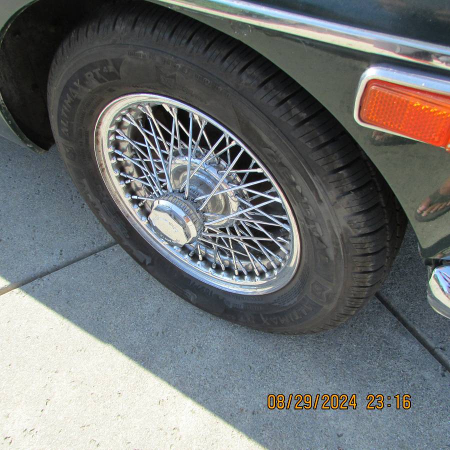 Mg-mgb-roadster-1971-green-8