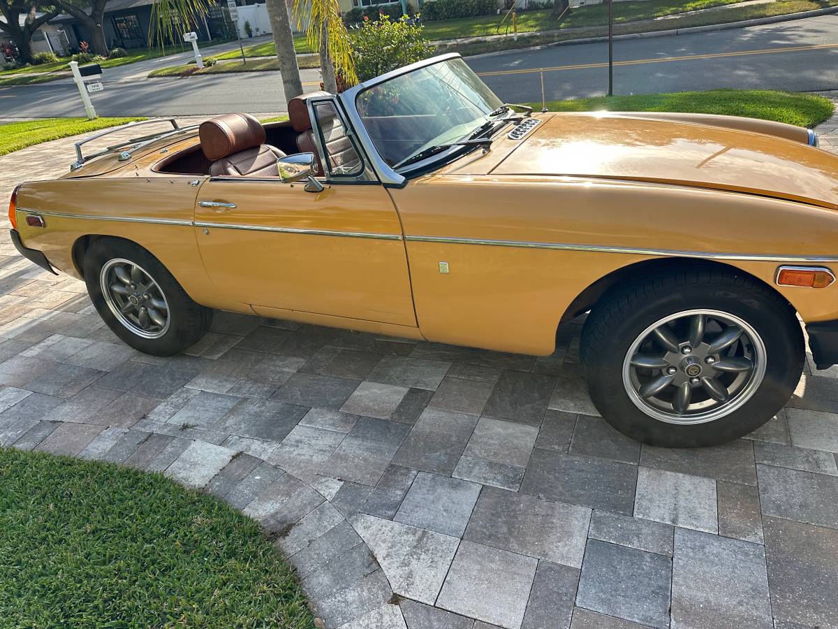 Mgb-1977-yellow-2