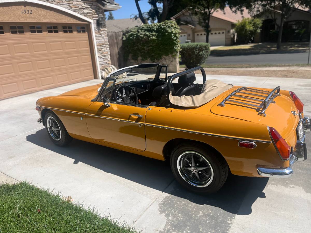 Mgb-convertible-1972-custom-1