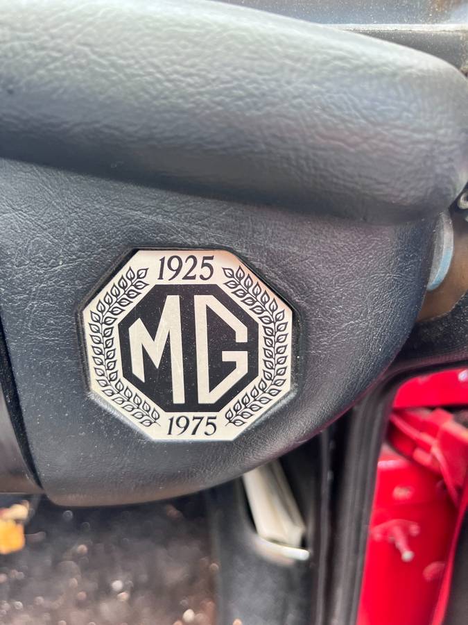 Mgb-convertible-1976-red-36