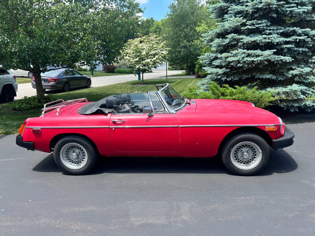 Mgb-convertible-1976-red-37
