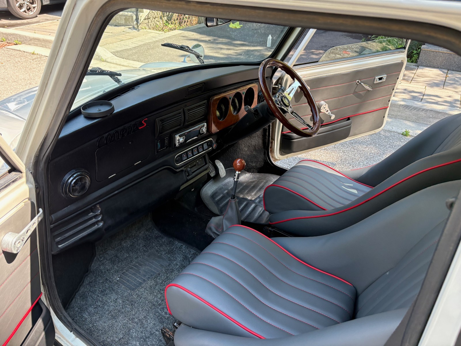Mini-Classic-Mini-1995-Coupe-11
