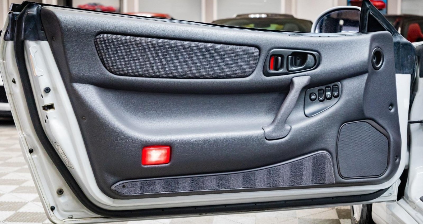 Mitsubishi-3000GT-1993-Hatchback-10