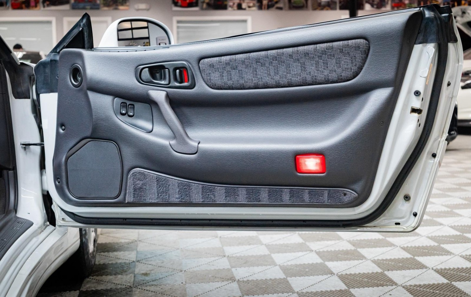 Mitsubishi-3000GT-1993-Hatchback-11