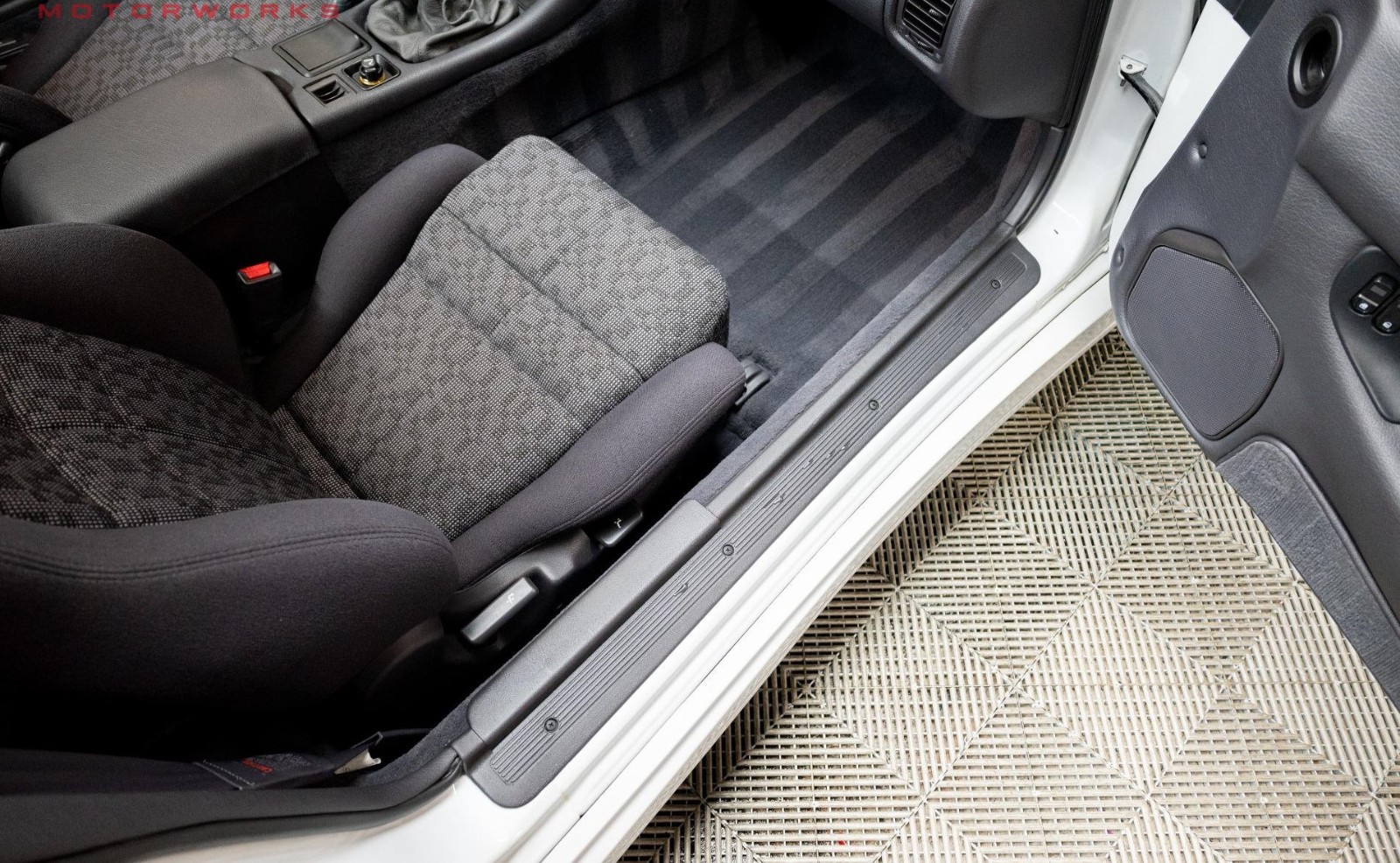 Mitsubishi-3000GT-1993-Hatchback-13