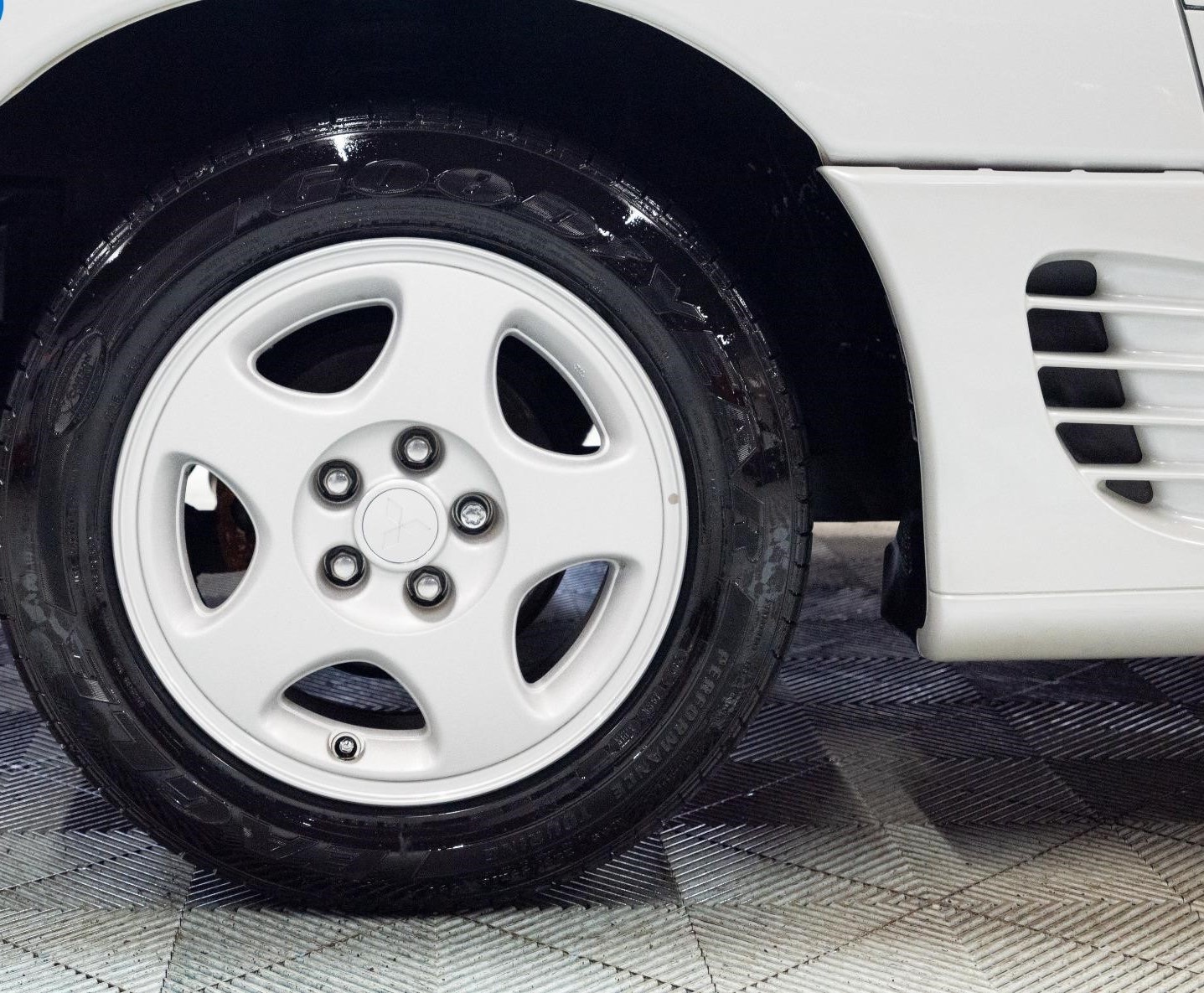Mitsubishi-3000GT-1993-Hatchback-23