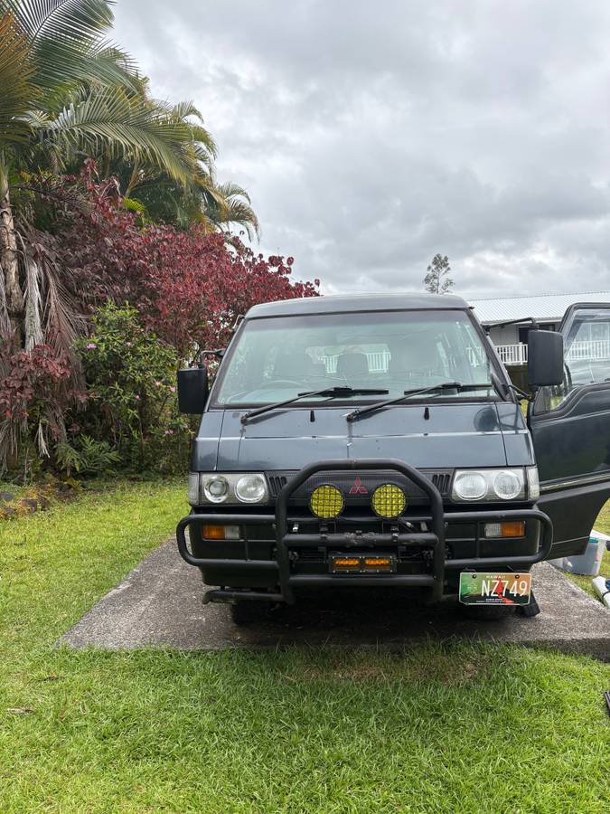 Mitsubishi-Delica-l300-diesel-1991-blue-1