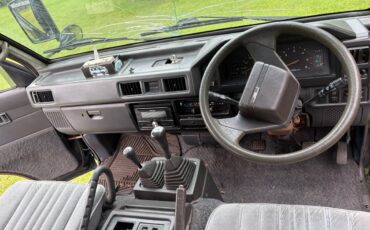 Mitsubishi-Delica-l300-diesel-1991-blue-2