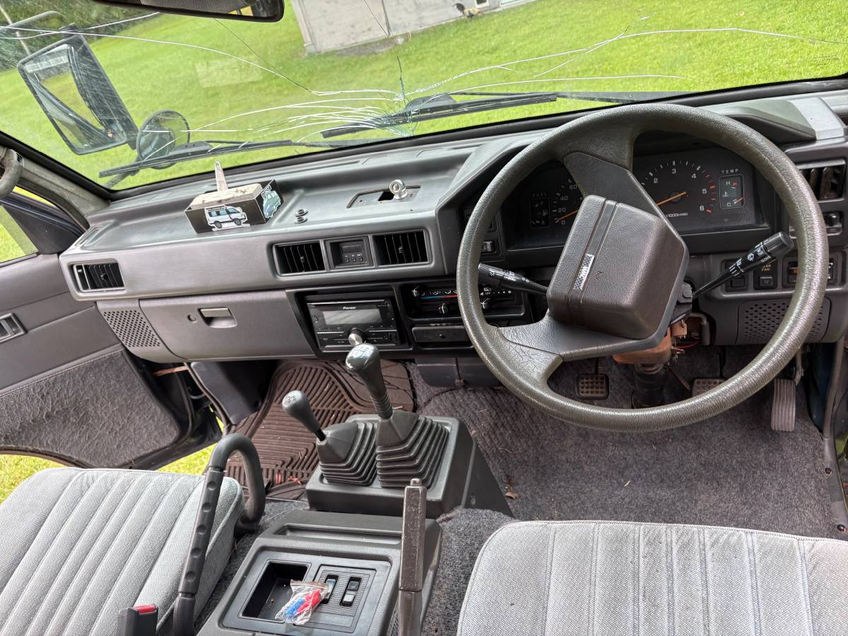 Mitsubishi-Delica-l300-diesel-1991-blue-2