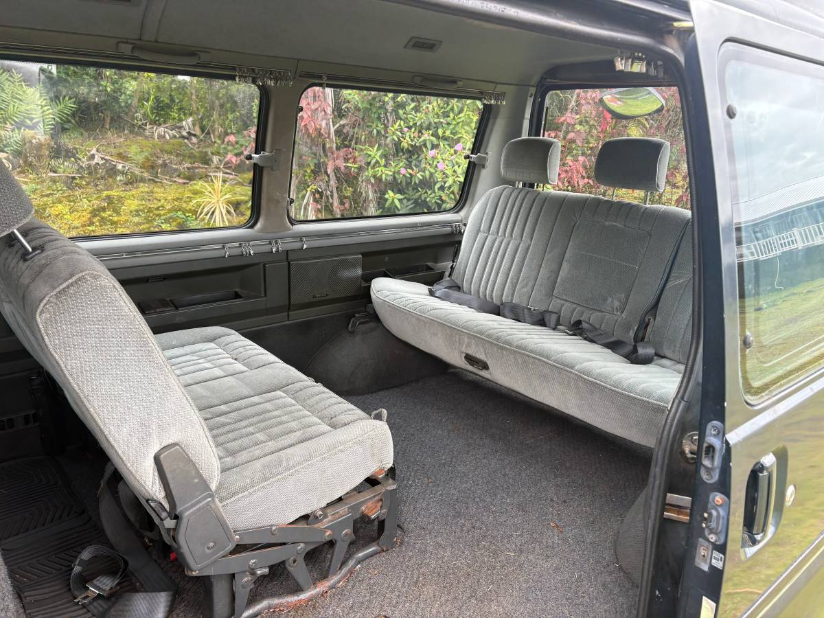Mitsubishi-Delica-l300-diesel-1991-blue-3