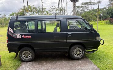Mitsubishi-Delica-l300-diesel-1991-blue
