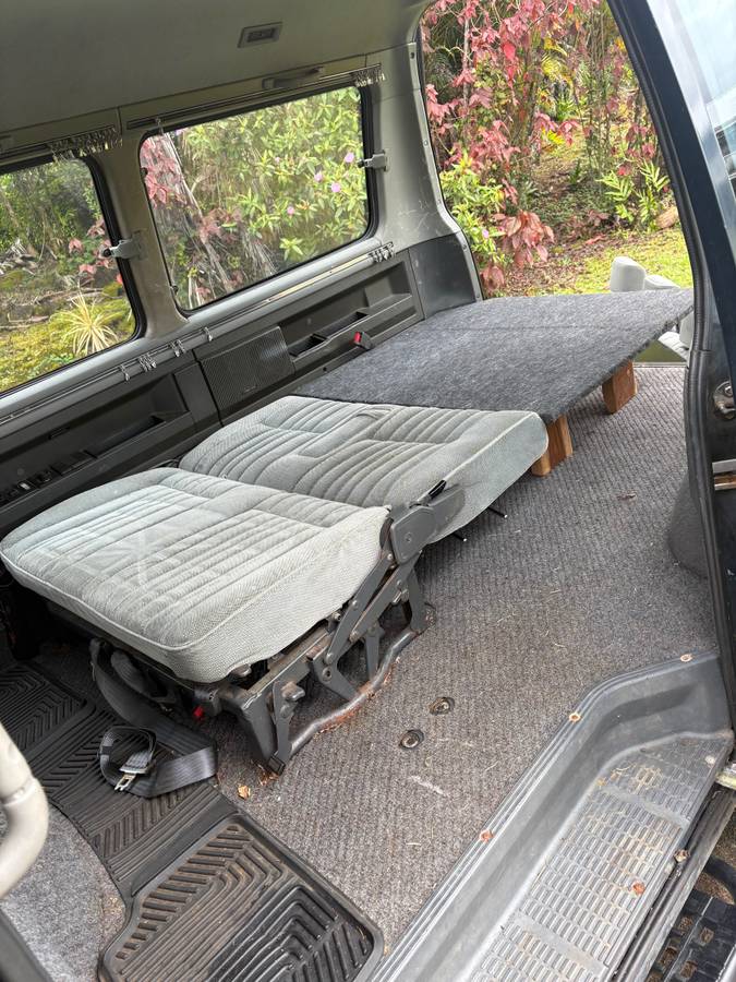 Mitsubishi-Delica-l300-diesel-1991-blue-8