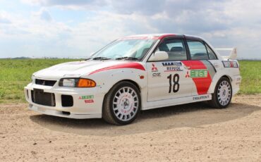Mitsubishi-Lancer-1995-Sedan-12