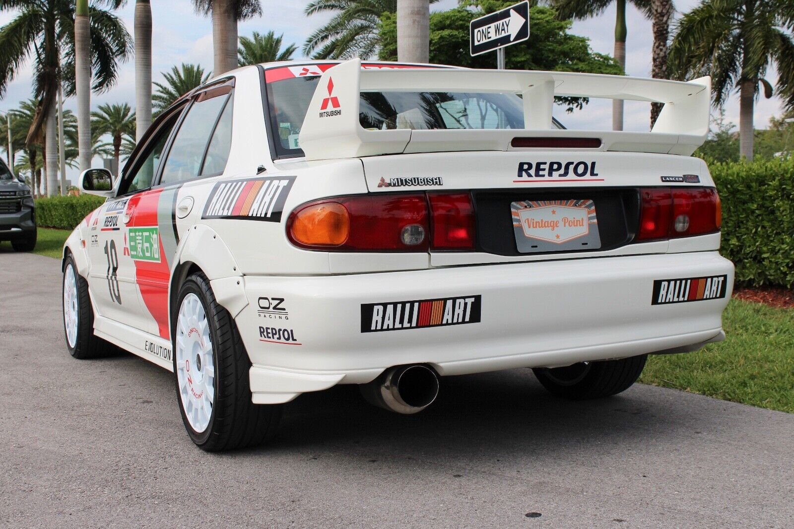 Mitsubishi-Lancer-1995-Sedan-13