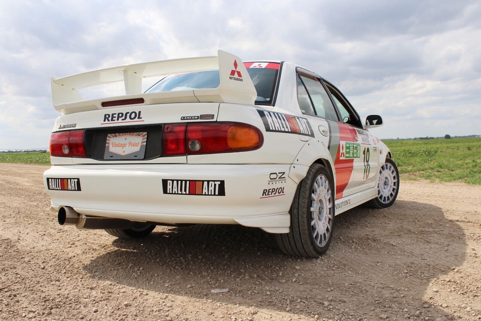 Mitsubishi-Lancer-1995-Sedan-16