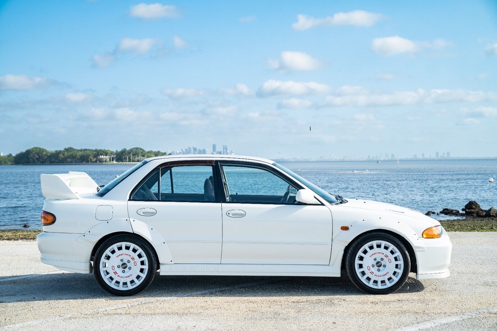 Mitsubishi-Lancer-1995-Sedan-17