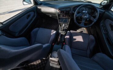 Mitsubishi-Lancer-1995-Sedan-19