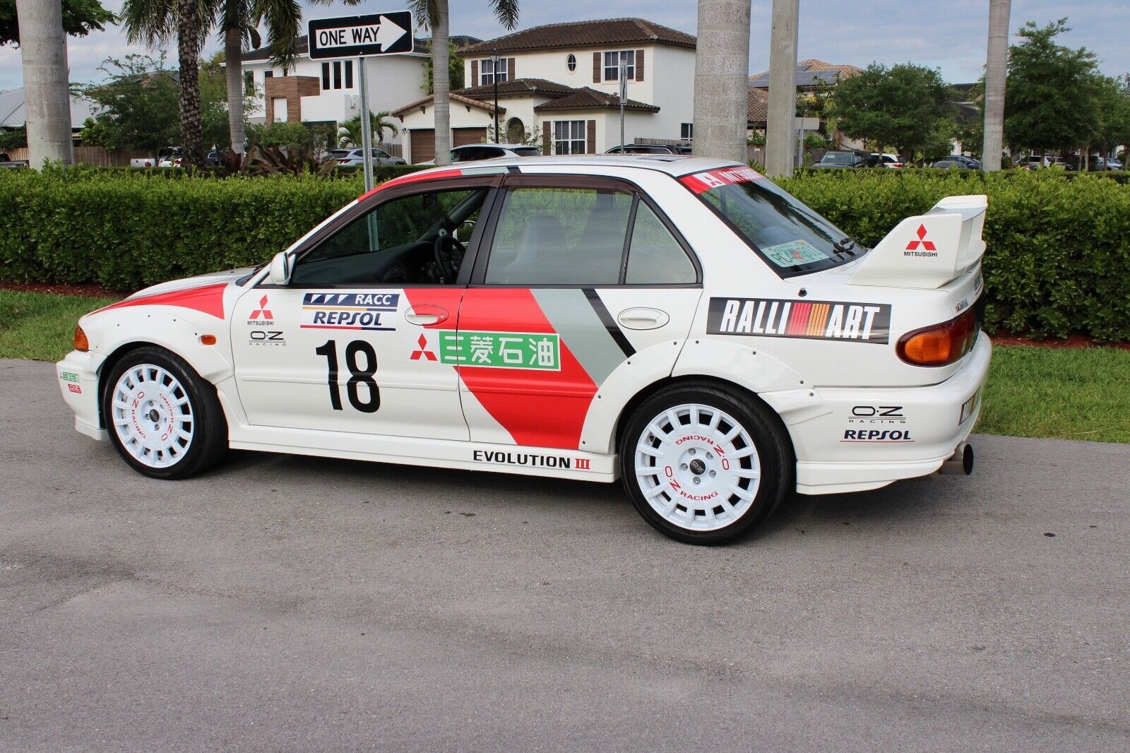 Mitsubishi-Lancer-1995-Sedan-2
