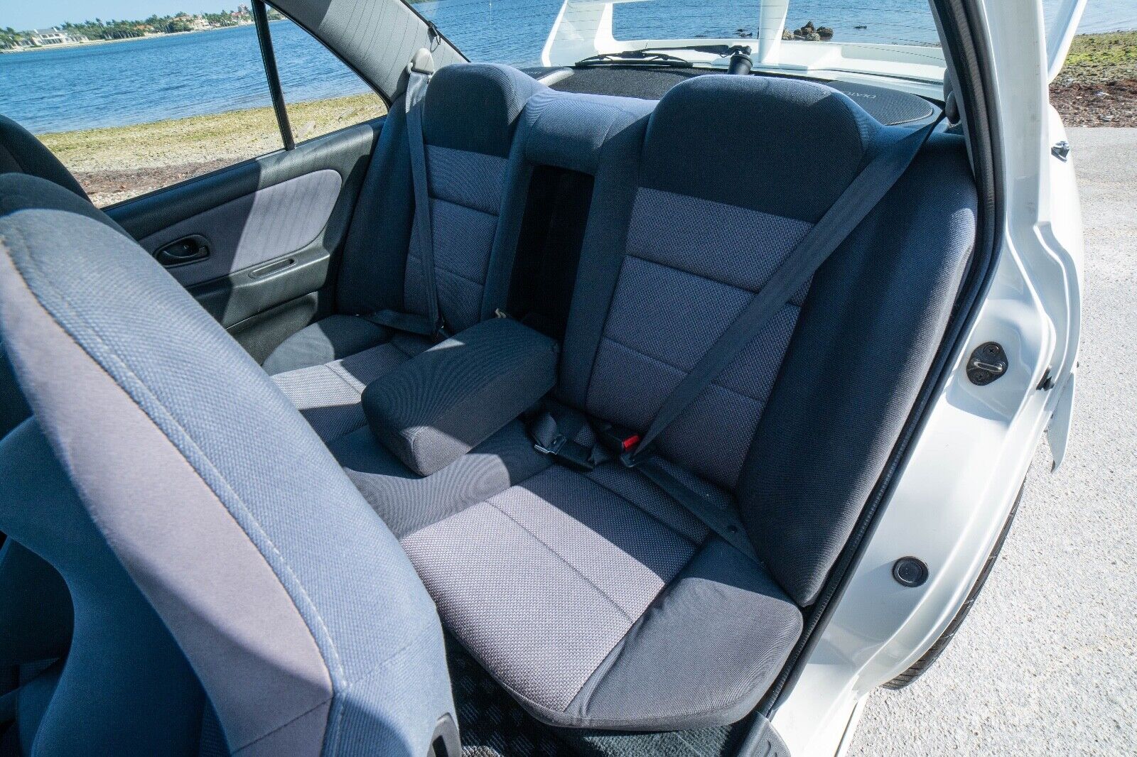 Mitsubishi-Lancer-1995-Sedan-22