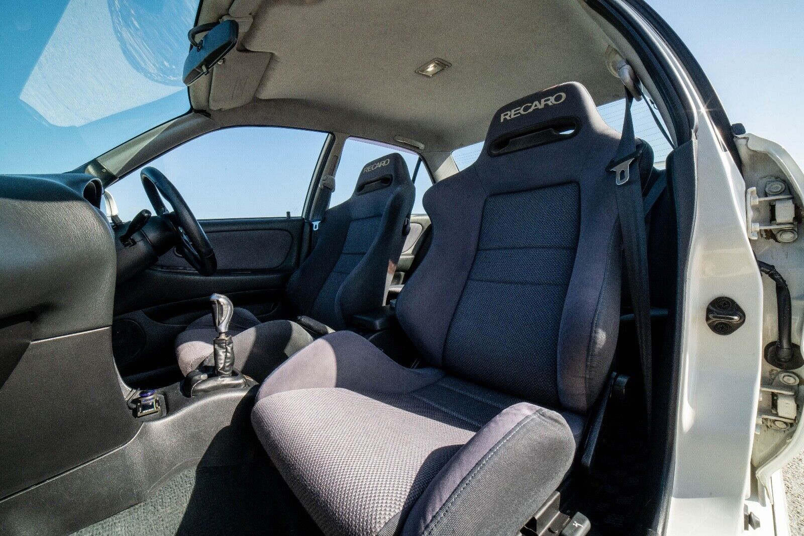 Mitsubishi-Lancer-1995-Sedan-25
