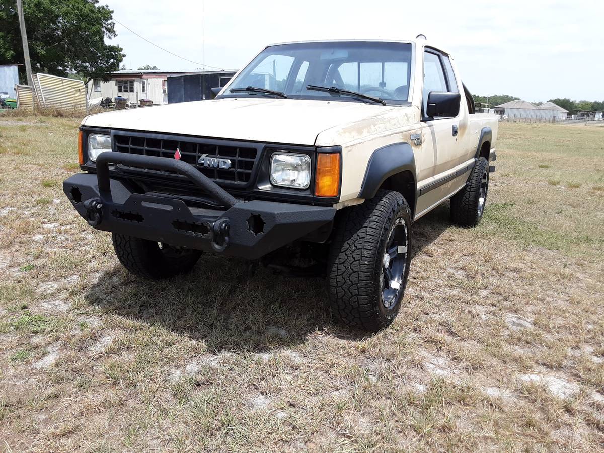 Mitsubishi-Mighty-max-4x4-1988-1