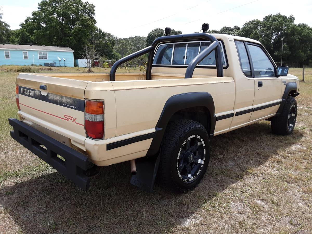 Mitsubishi-Mighty-max-4x4-1988-2