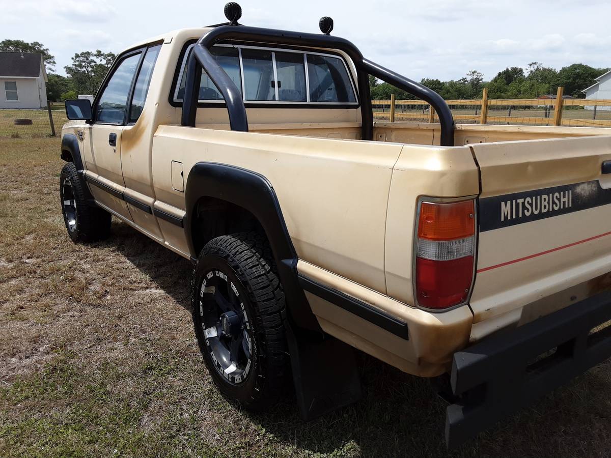 Mitsubishi-Mighty-max-4x4-1988-3