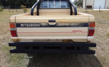 Mitsubishi-Mighty-max-4x4-1988-4
