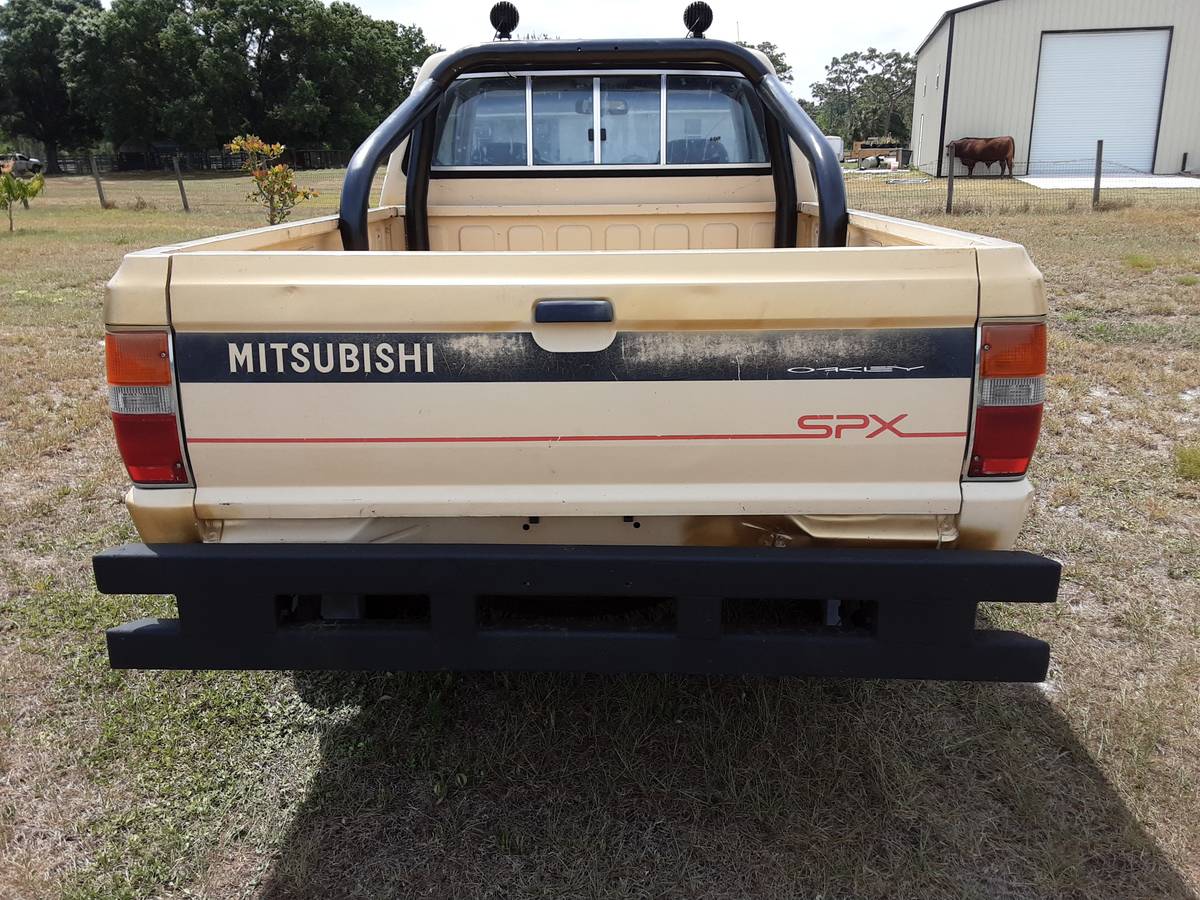 Mitsubishi-Mighty-max-4x4-1988-4