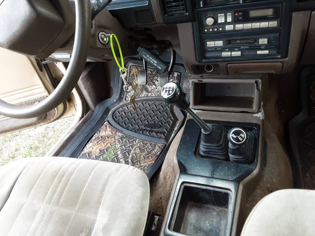 Mitsubishi-Mighty-max-4x4-1988-6