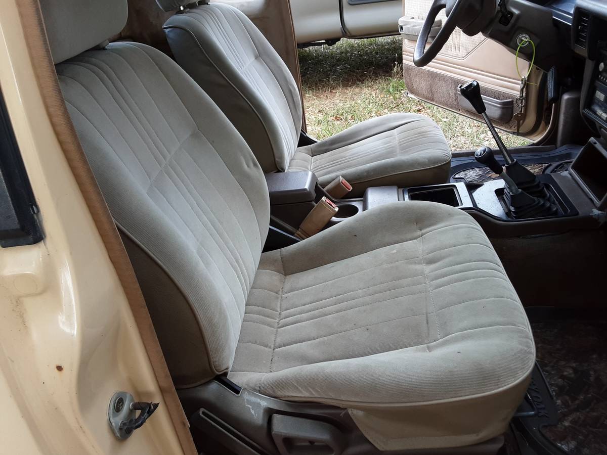 Mitsubishi-Mighty-max-4x4-1988-7