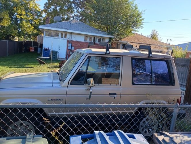 Mitsubishi-Montero-1988-Gold-Brown-2