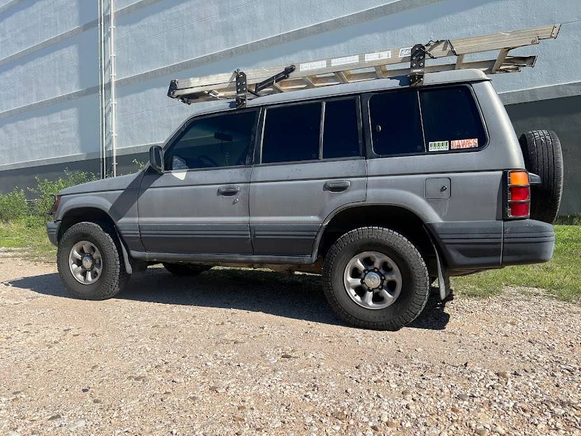 Mitsubishi-Montero-ls-sport-utility-4d-1995-grey-1