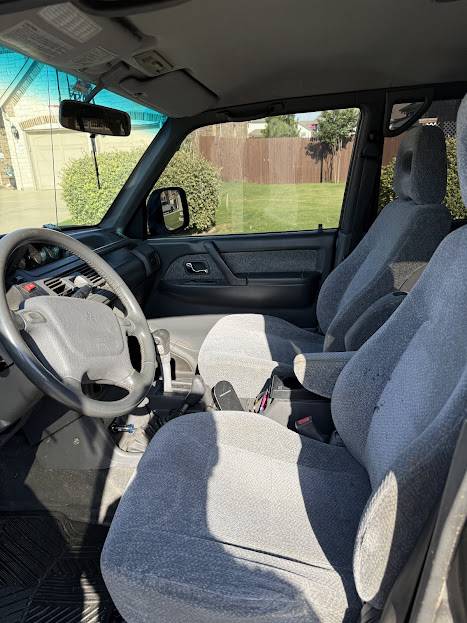 Mitsubishi-Montero-ls-sport-utility-4d-1995-grey-12