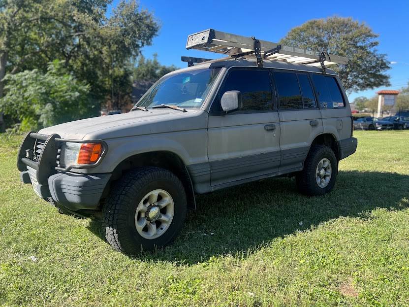 Mitsubishi-Montero-ls-sport-utility-4d-1995-grey-2